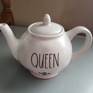 Rae Dunn "Queen" Bee Tea Pot